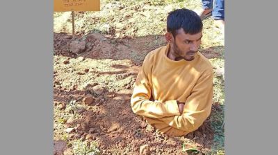 মা-বাবাকে নির্যাতন করায় ছেলেকে মাটিতে পুঁতে রাখল এলাকাবাসী