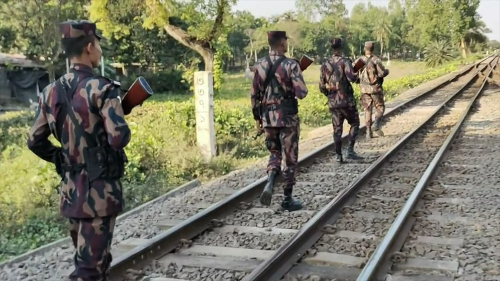 হাদির ওপর হামলা, হিলি সীমান্তে সতর্কতা
