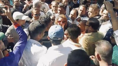 শহীদ স্মৃতিসৌধে বিএনপি নেত্রীর ওপর হামলার অভিযোগ, আহত ৫