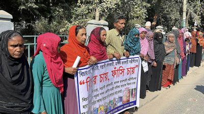 প্রেমিকের বাড়িতে দশম শ্রেণির ছাত্রীর লাশ, বিচার দাবি