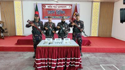 সীমান্ত এলাকায় ৪ বিদেশি পিস্তল ৯ ম্যাগাজিন ফেলে পালাল বাইকচালক