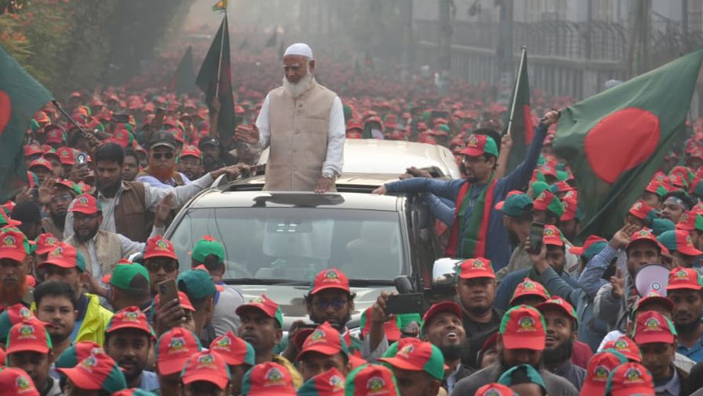 মহান বিজয় দিবসে বীর শহীদদের প্রতি শ্রদ্ধা