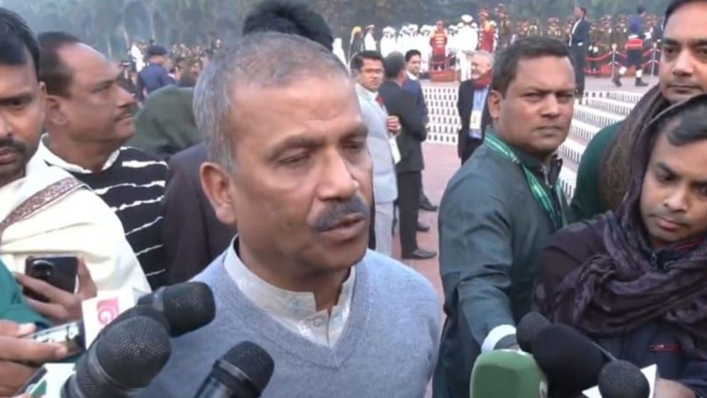 স্মৃতিসৌধে এলে দেশ গড়ার প্রত্যয় মনে পড়ে: আসিফ নজরুল