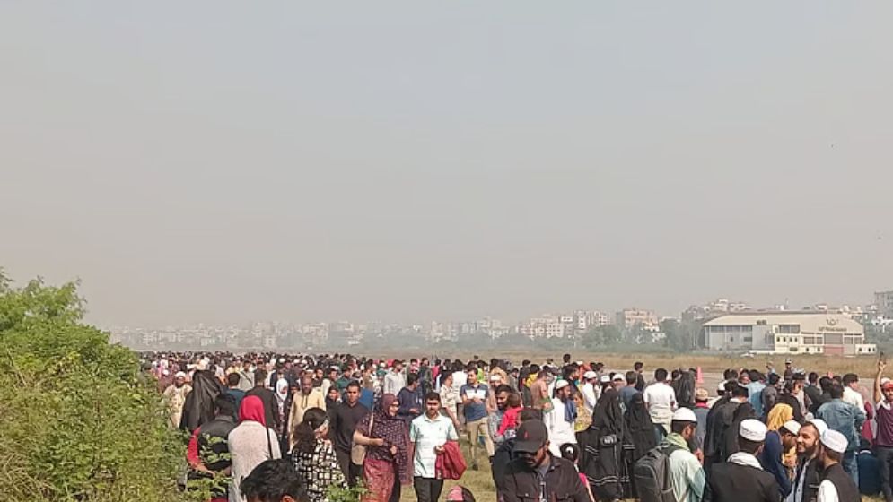 ‘এয়ার শো’ দেখতে মানুষের ঢল