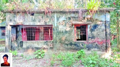 মুন্সী আব্দুর রউফের বাড়ি সাপ-বিচ্ছুর আবাসস্থল