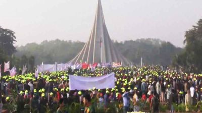 জাতীয় স্মৃতিসৌধে সর্বস্তরের মানুষের শ্রদ্ধা