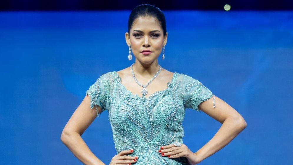 বিজয় মানে মাথা নত করে কৃতজ্ঞ হওয়া: পিয়া