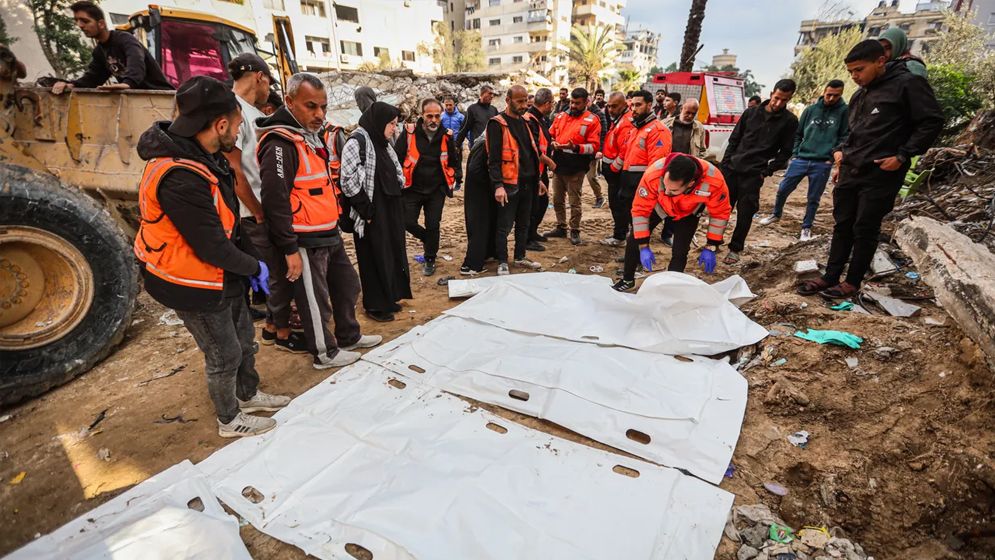 গাজায় ধ্বংসস্তূপে মিলল একই পরিবারের ৩০ জনের লাশ