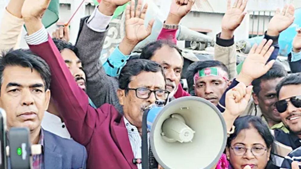 মুক্তিযুদ্ধের পক্ষে থাকার শপথ করালেন ফজলুর রহমান