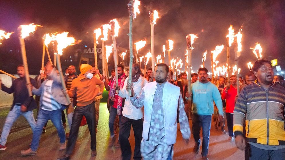 সাইয়েদুলকে মনোনয়ন দেওয়ার দাবিতে কালিয়াকৈরে মশাল মিছিল
