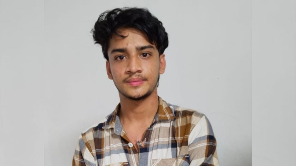 স্মৃতিসৌধে ফুল দিতে এসে ছাত্রলীগ কর্মী গ্রেফতার