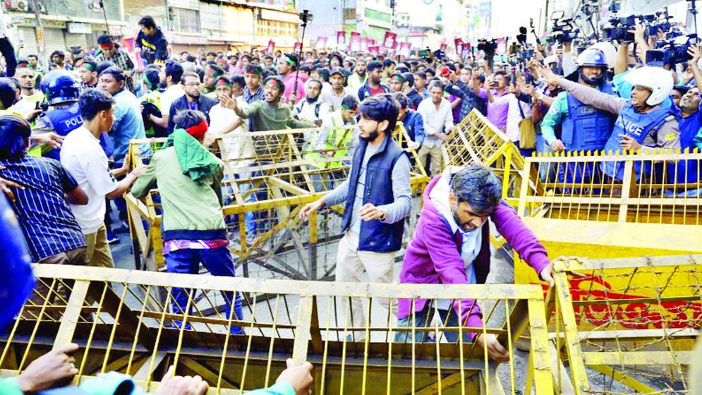 ‘মার্চ টু ইন্ডিয়ান হাইকমিশন’ আটকে দিল পুলিশ