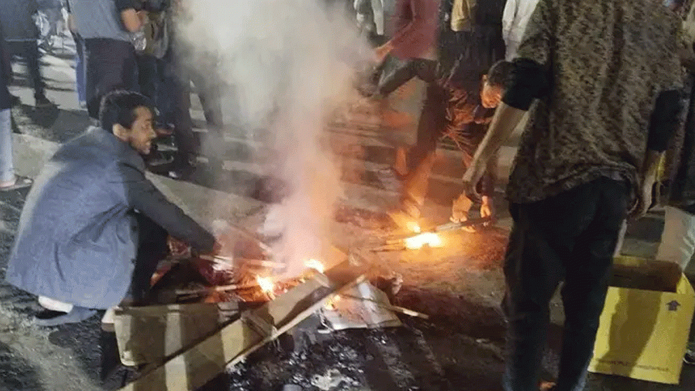শাহবাগে বিক্ষোভ, যান চলাচল বন্ধ