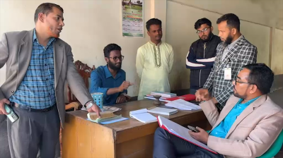 হিলিতে বাড়তি দামে পেঁয়াজ বিক্রি, আমদানিকারককে জরিমানা