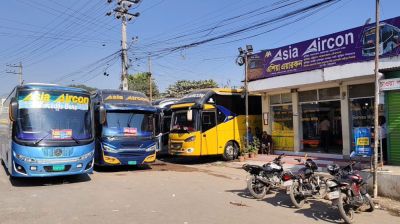 ৪০ সড়কে বাস চলাচল বন্ধ, ভোগান্তিতে যাত্রীরা