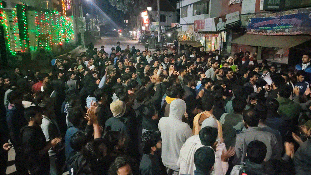 ওসমান হাদিকে হত্যার প্রতিবাদে মধ্যরাতে উত্তাল যবিপ্রবি