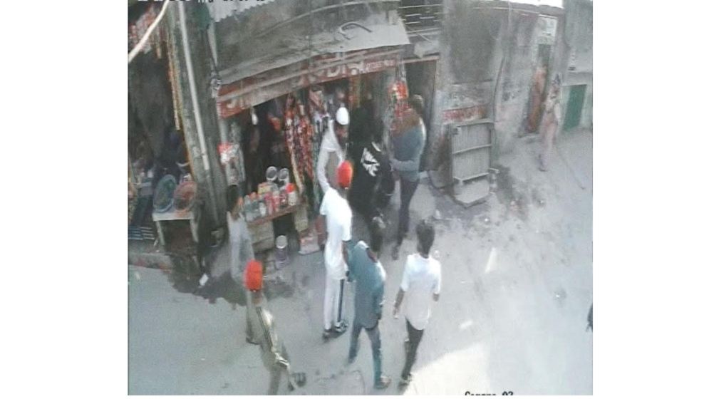 মোহাম্মদপুরে হিরোইন স্পটের দখল নিয়ে যুবককে কুপিয়ে জখম