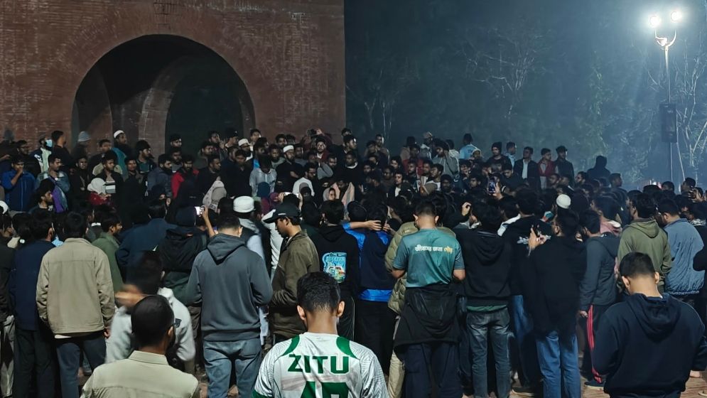 হাদির মৃত্যুতে জাবিতে শপথ পাঠ