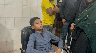 বাউফলে শিশু শ্রমিককে খুনতি দিয়ে পিটিয়ে জখম