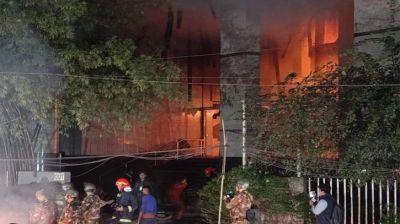 প্রথম আলো ও ডেইলি স্টার ভবনে ভাঙচুর, অগ্নিসংযোগ