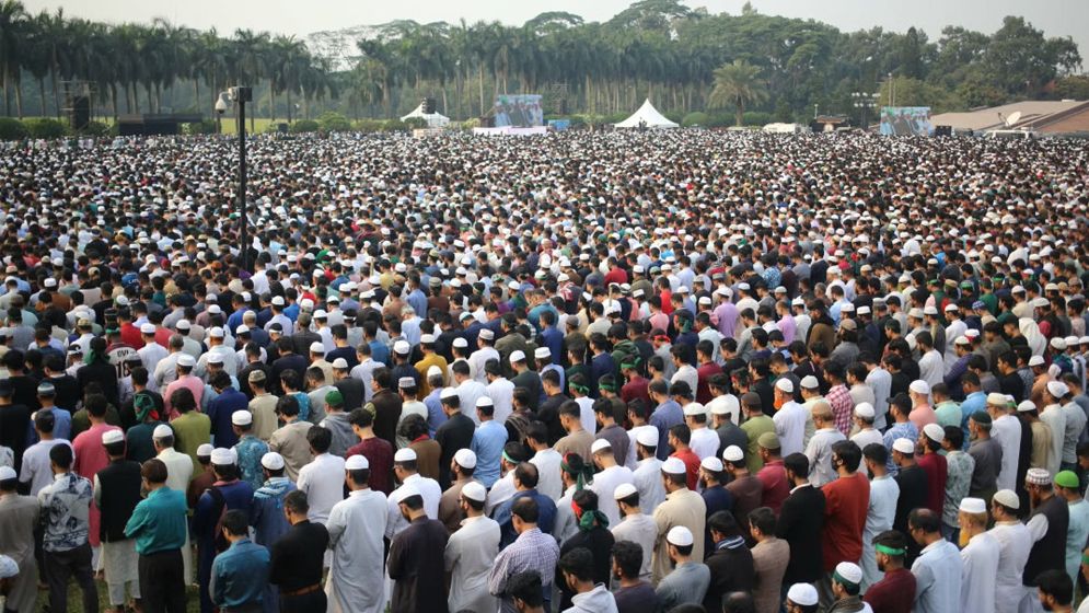 শহীদ ওসমান হাদির শেষ বিদায়, দেখুন ছবিতে