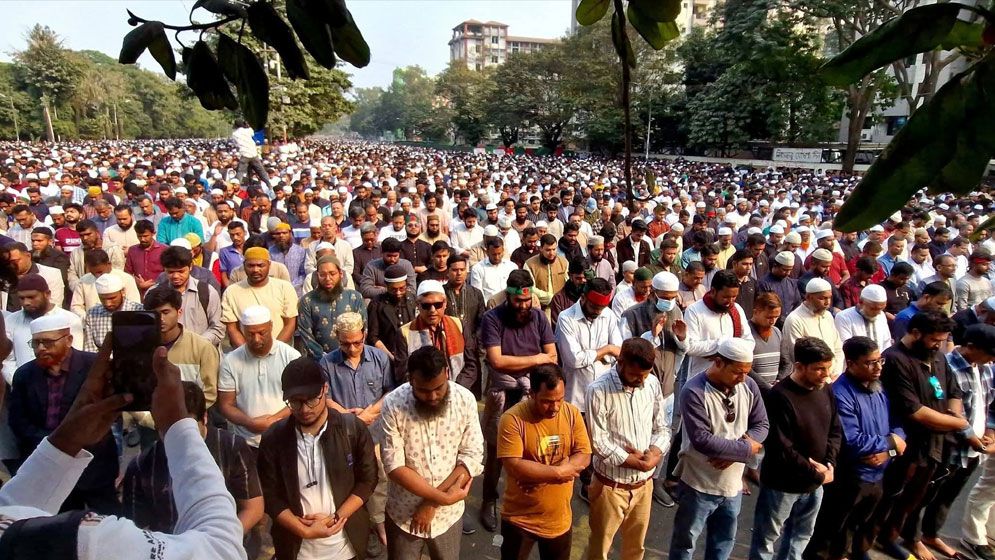 শহীদ ওসমান হাদির শেষ বিদায়, দেখুন ছবিতে