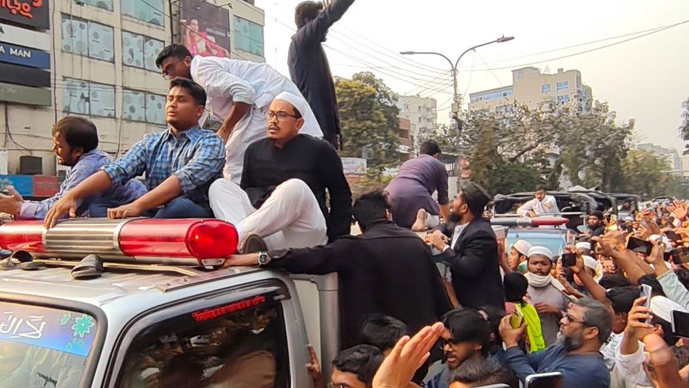 শহীদ ওসমান হাদির শেষ বিদায়, দেখুন ছবিতে