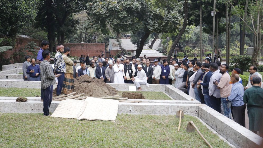 শহীদ ওসমান হাদির শেষ বিদায়, দেখুন ছবিতে