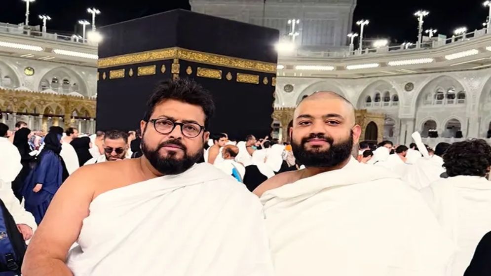 দুই বছর পর ওমরাহ করতে গিয়ে ছেলের সঙ্গে সাক্ষাৎ ওমর সানীর