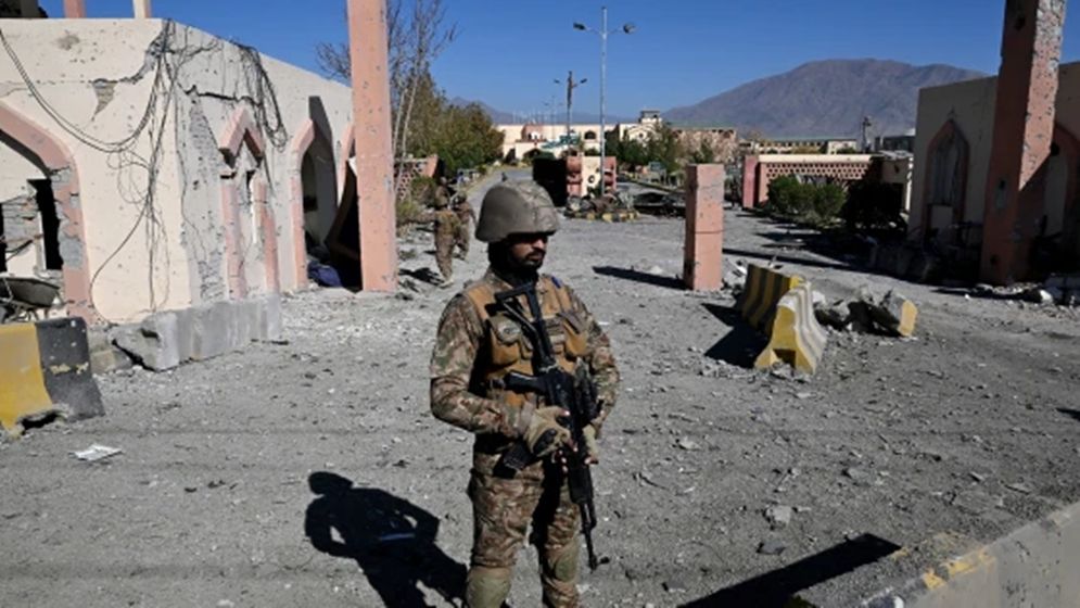 পাকিস্তানে সেনা ক্যাম্পে আত্মঘাতী হামলা, নিহত ৯