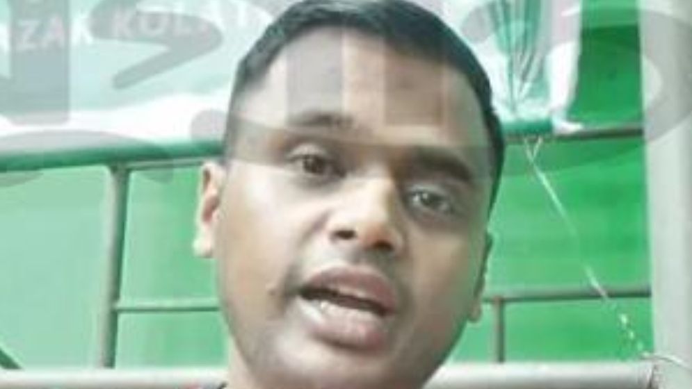 দেশে অপাঙক্তেয়, ভিনদেশে আদৃত