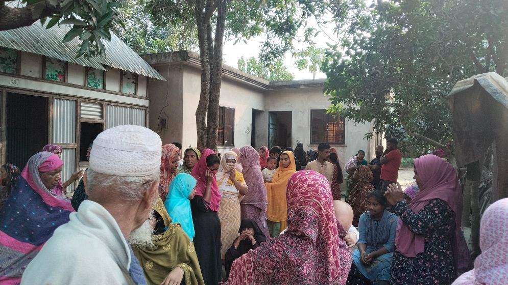 দুই ভাইয়ের বঁটির কোপে প্রাণ গেল প্রতিবেশীর