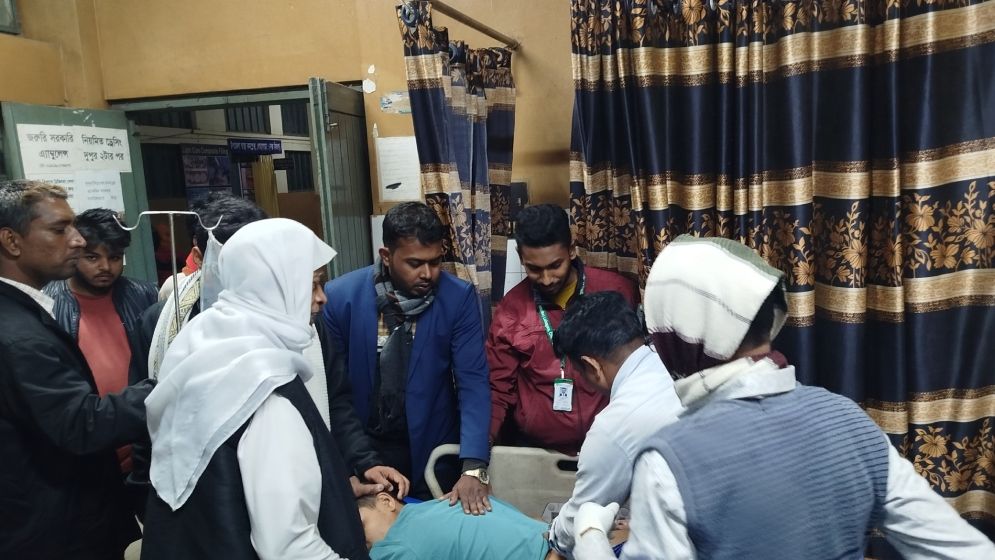 ছাত্রলীগ কর্মীর ছুরিকাঘাতে শহীদ জুলাই যোদ্ধার ভাই আহত