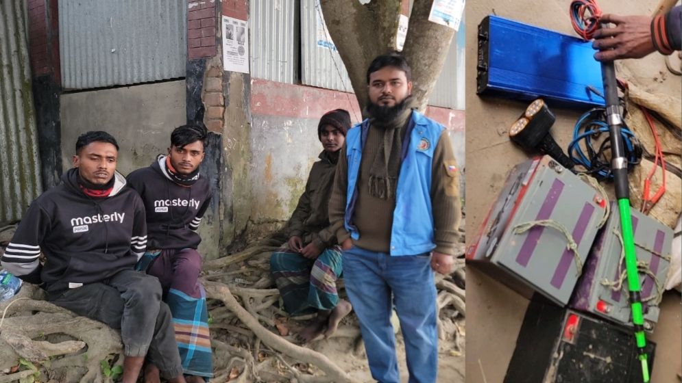 পদ্মায় ইলেকট্রিক শকে মাছ নিধন! জনতার হাতে ধরা ৩