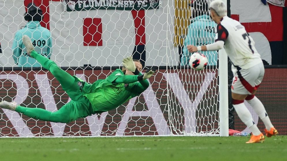 টাইব্রেকারে ৪ গোল ঠেকিয়ে হাত ভাঙল পিএসজি গোলরক্ষকের