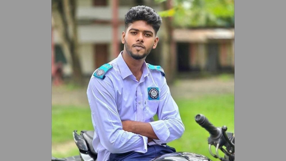 ট্রাকের ধাক্কায় প্রাণ গেল স্কুলছাত্রের