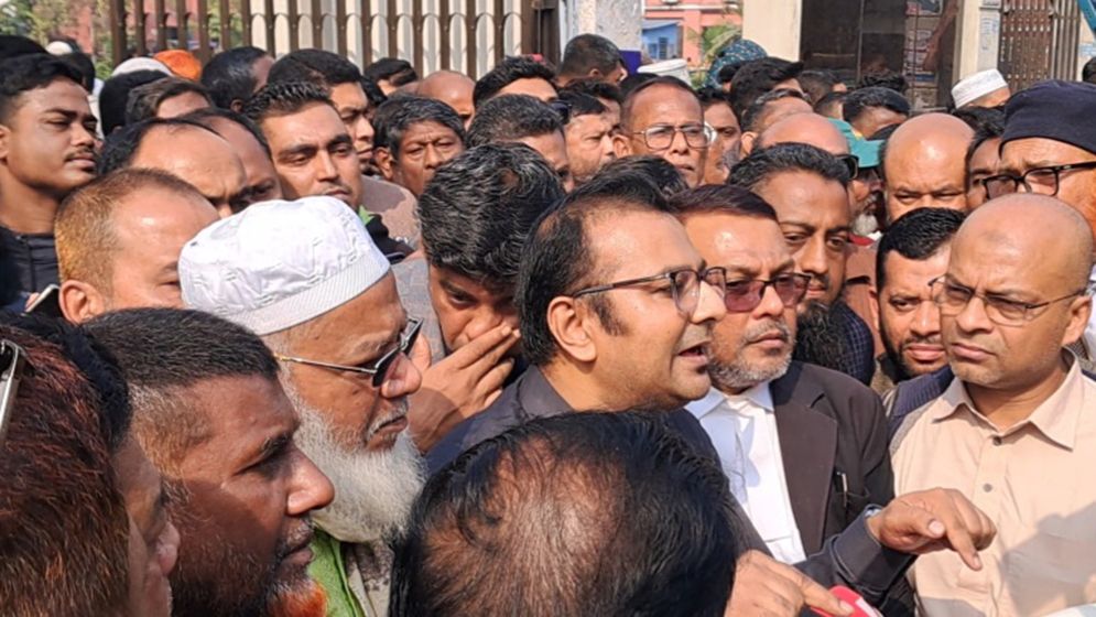 জামায়াতের মামলায় জামিন পেলেন বিএনপির আহ্বায়কসহ ২৬ নেতা