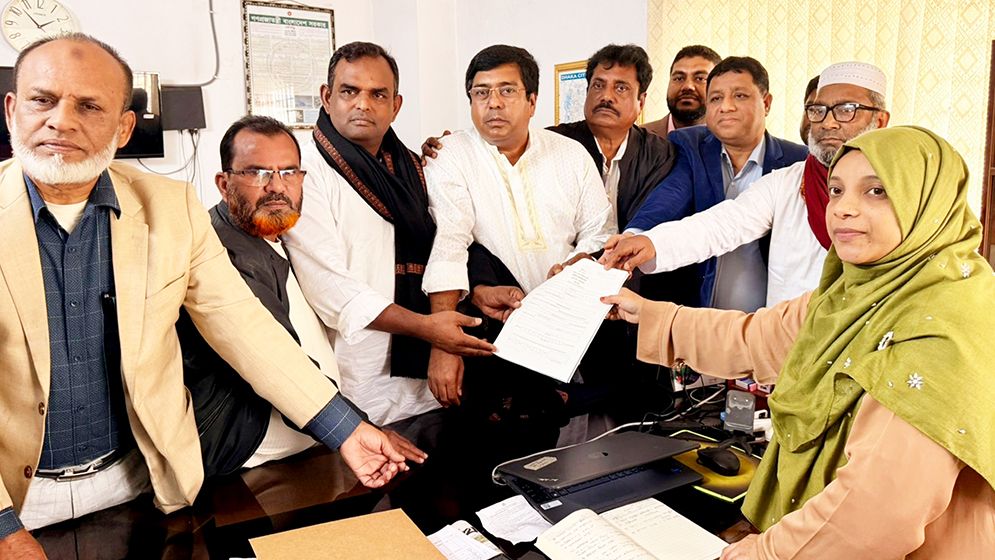 ঢাকা-১৮ আসনে এসএম জাহাঙ্গীরের পক্ষে মনোনয়নপত্র সংগ্রহ