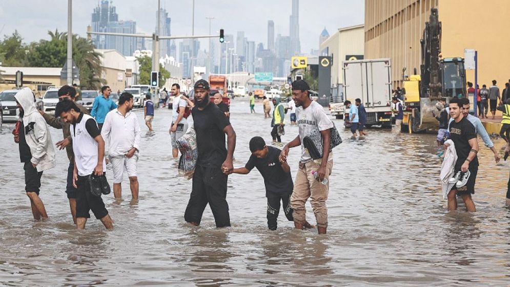 ব্যাপক বন্যার কবলে দুবাই