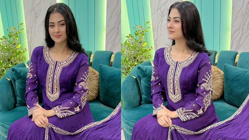 বেগুনি রূপে মুগ্ধতা ছড়ালেন বুবলী