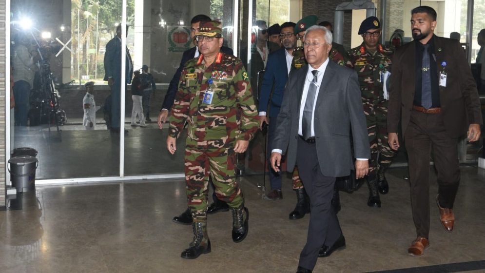 তিন বাহিনীর প্রধানের সঙ্গে বৈঠকে সিইসি