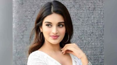 প্রকাশ্যে হেনস্তার শিকার অভিনেত্রী