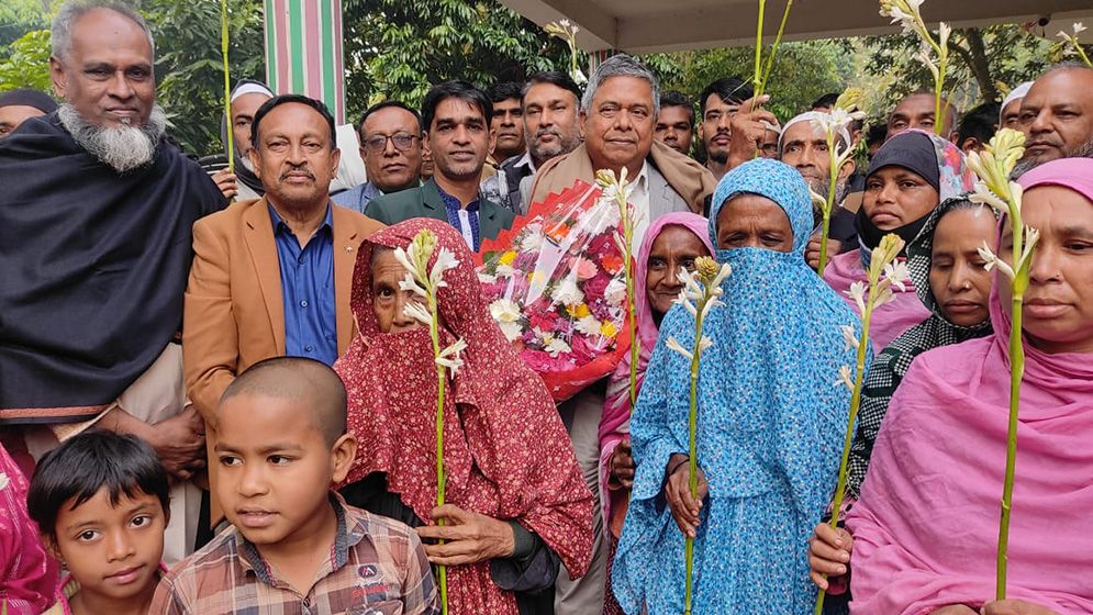 দুই শতাধিক নারী-পুরুষের বিএনপিতে যোগদান