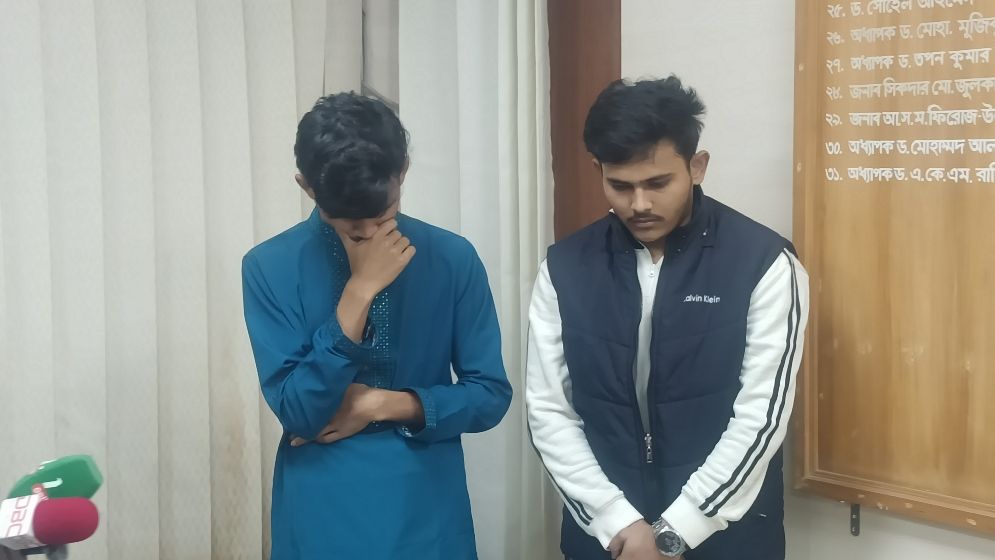 জাবিতে প্রক্সি দিতে এসে ঢাবি শিক্ষার্থী আটক