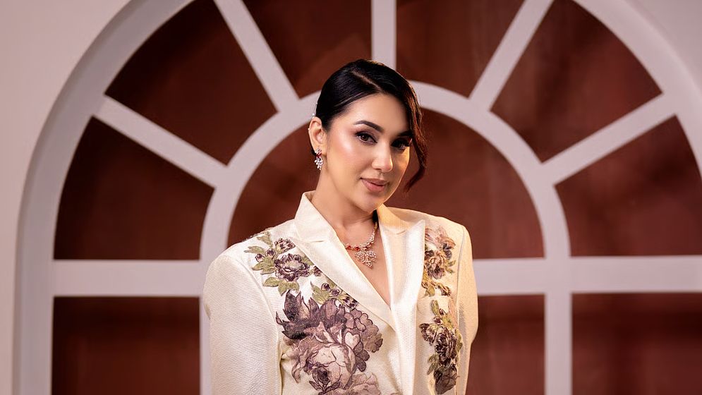 শাকিবের সঙ্গে অপুর পোশাকে মিল, যা বললেন অভিনেত্রী