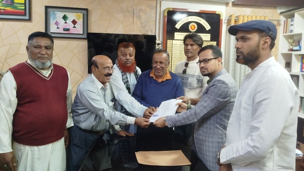 খালেদা জিয়ার সাবেক এপিএসসহ ৪ স্বতন্ত্র প্রার্থীর মনোনয়নপত্র সংগ্রহ