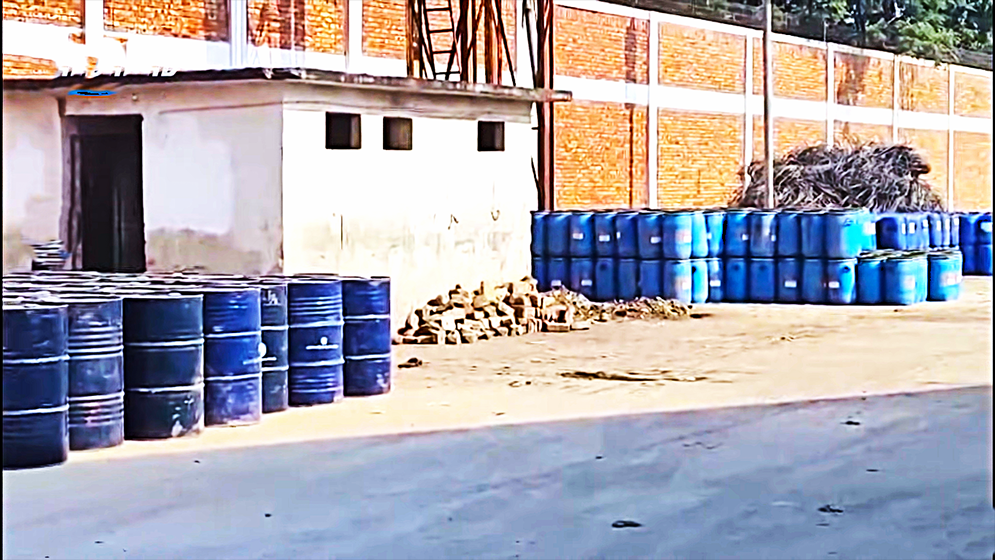 বেনাপোল বন্দরের শেডে বহু বছরের পুরাতন রাসায়নিক, বিপদের শঙ্কা