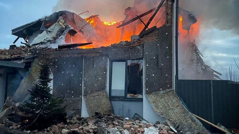 ড্রোন-মিসাইল দিয়ে ইউক্রেনে বড় আকারের হামলা করল রাশিয়া