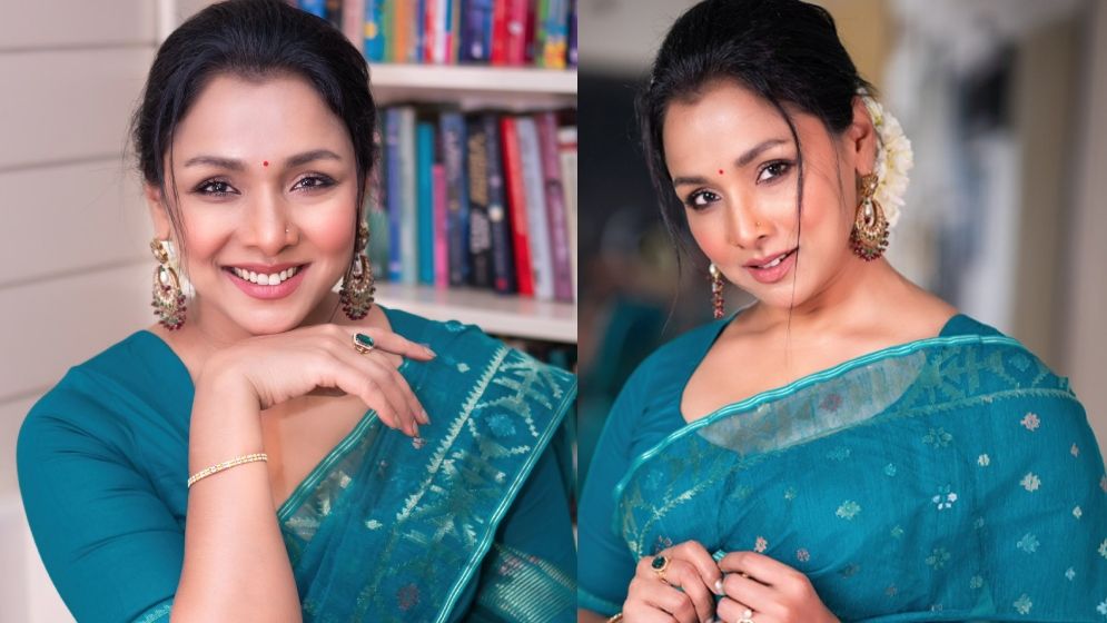 জামদানি শাড়িতে দর্শকদের মন কাড়লেন রুনা খান