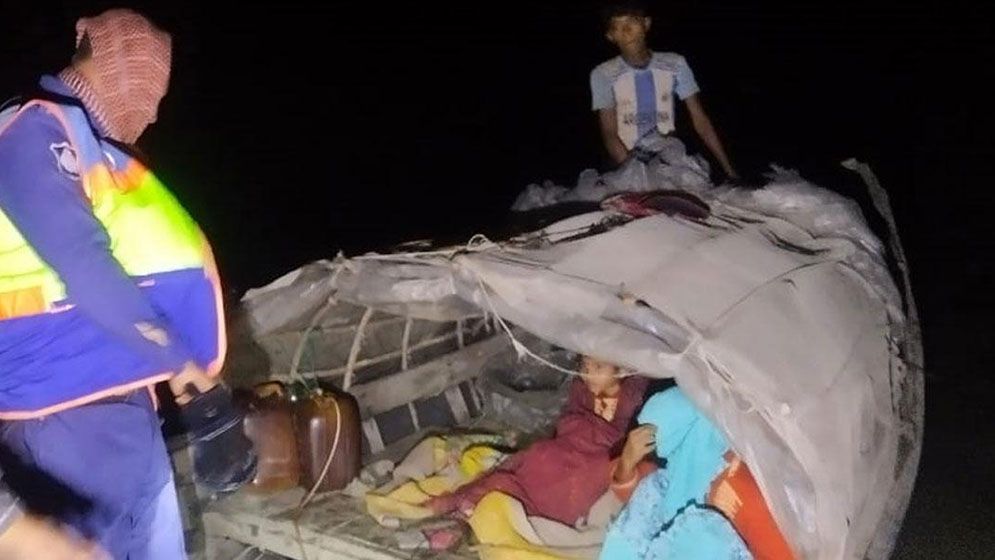 ১০ ঘণ্টা নদীতে আটকা, অতঃপর...